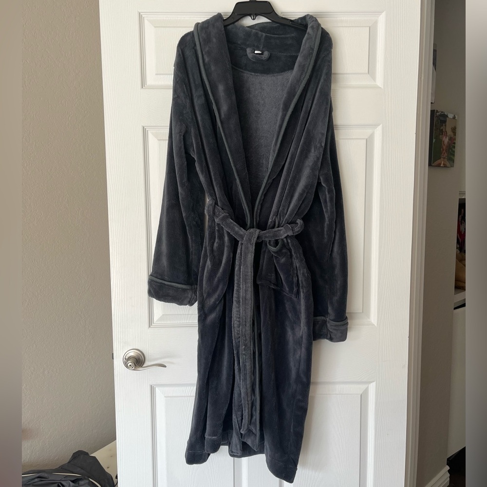 NWOT NY Threads Plush Robe - Picture 3 of 11